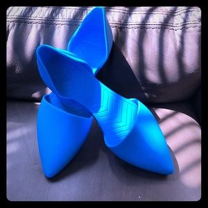 Native Audrey Flats in electric blue